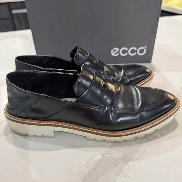 Ecco Incise Tailored Leather SlipOn Loafer Womens Size 8 Black Minimalist Preppy - Picture 5 of 9